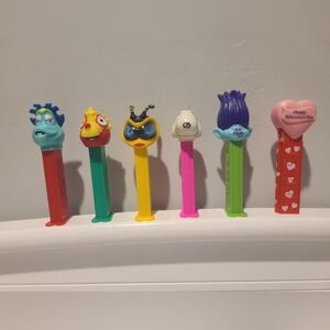 LOT OF 6 PEZ DISPENSERS, MIXED SLOVENIA. HUNGARY, USA VINTAGE 1993, 96, 2000, 16